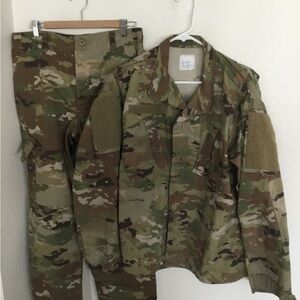 Camouflage Military Jacket and Pants Set Multicam size medium regular
